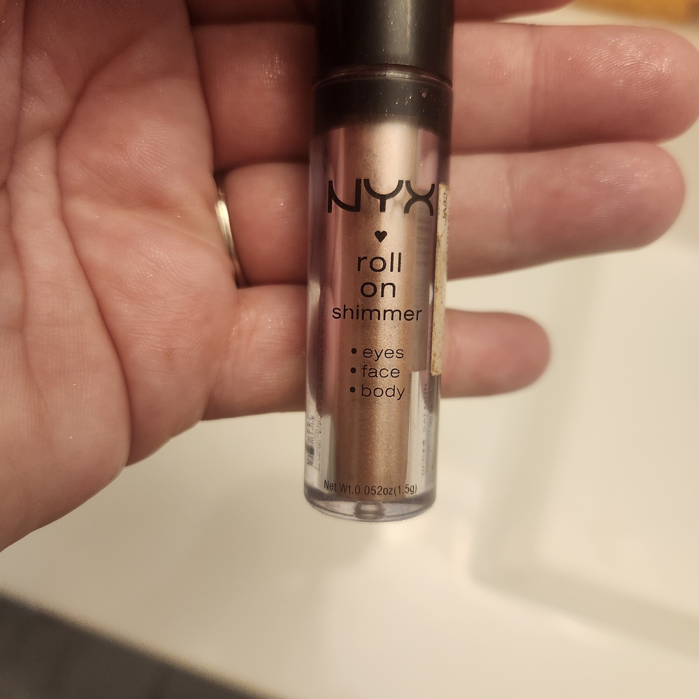NYX Roll On Shimmer - Silver
